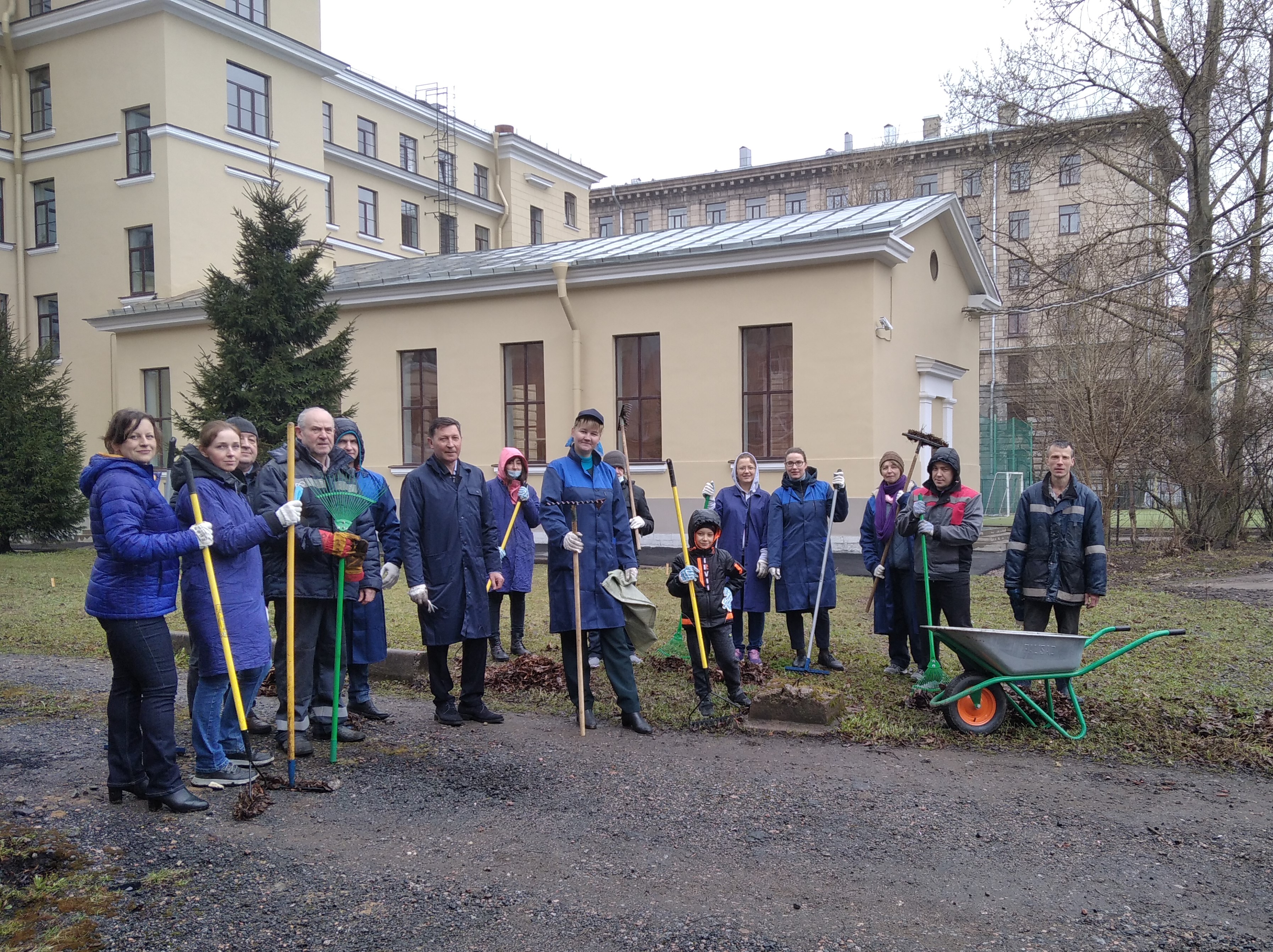 Общегородской субботник в СПб ГБПОУ "СПбТОТФиП"